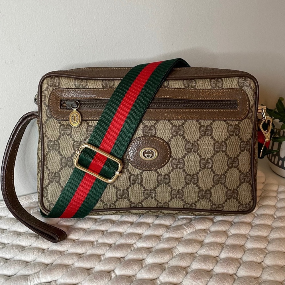 Vintage Gucci clutch